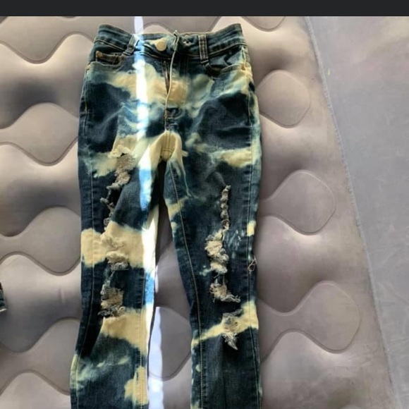 Clothing - Picture 7 of 11